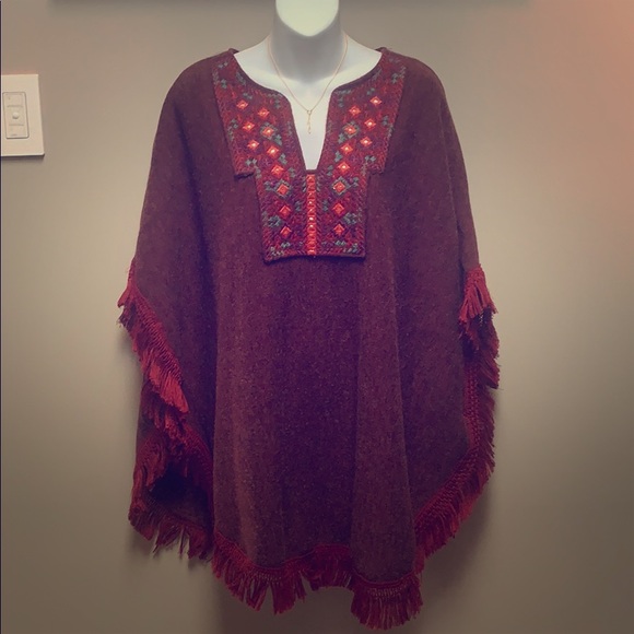 Burgundy boho poncho - Picture 1 of 4